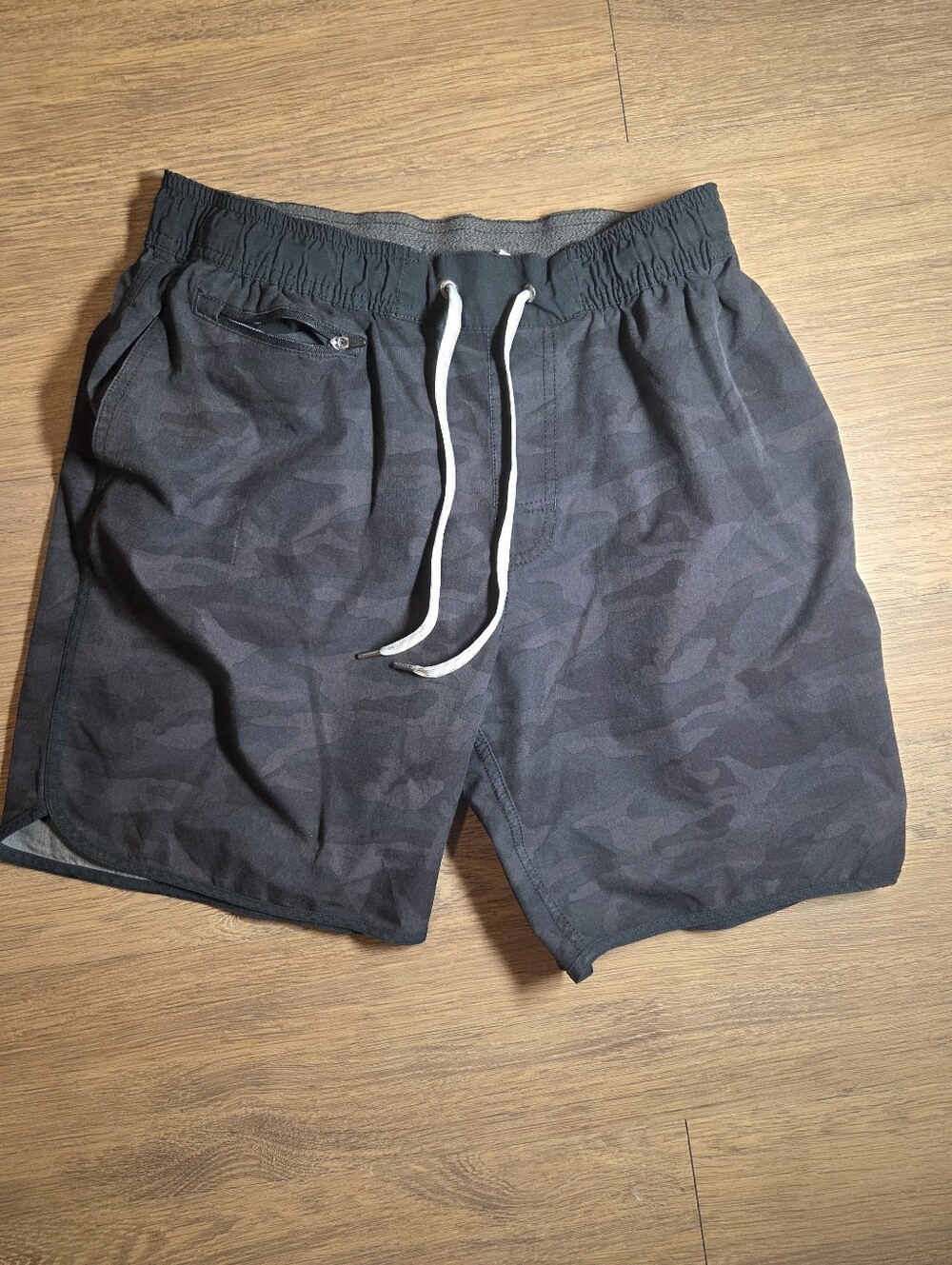 Vuori Men Shorts S Black Camouflage Banks V330 Performance 4-Way Stretch
